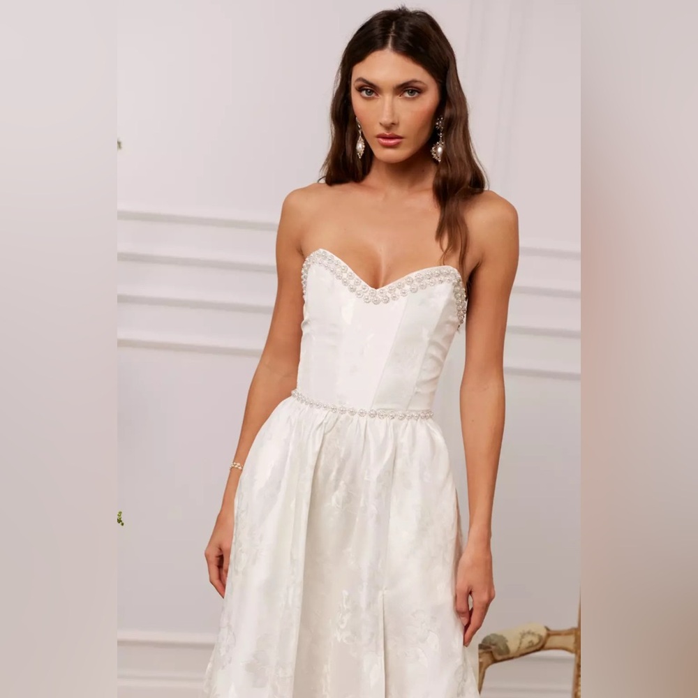 V. Chapman Strapless White Dress - Picture 4 of 15